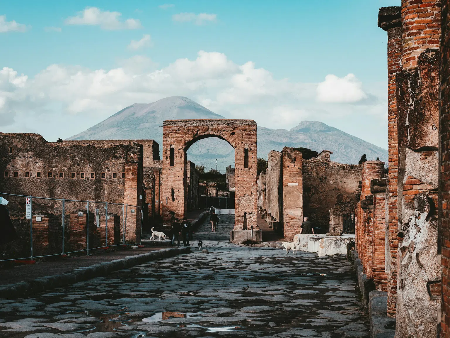 Проклятието на Помпей: Истинско ли е, или за него са виновни историите на туристите