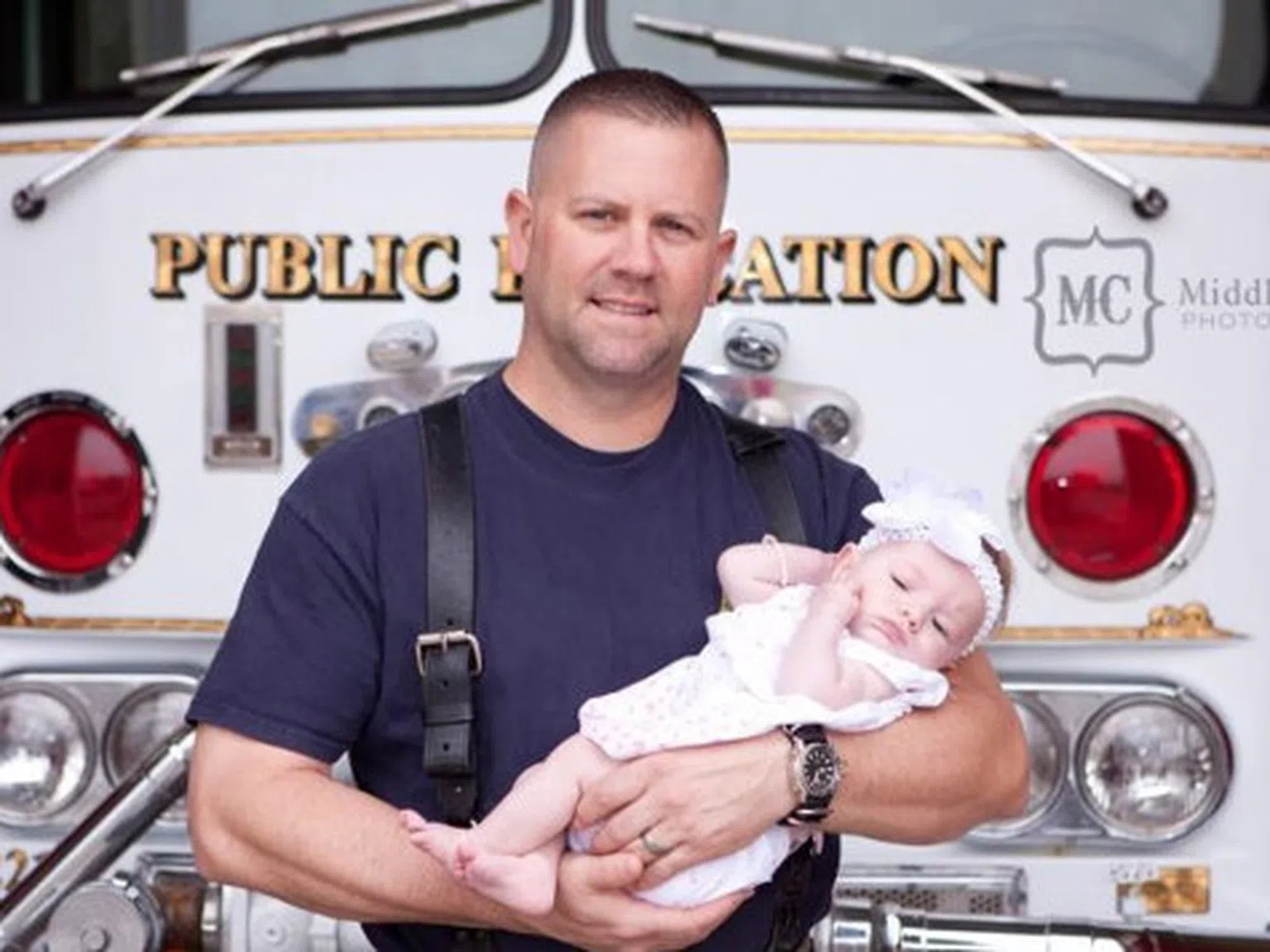 Пожарникар осинови бебе, което спаси при раждането