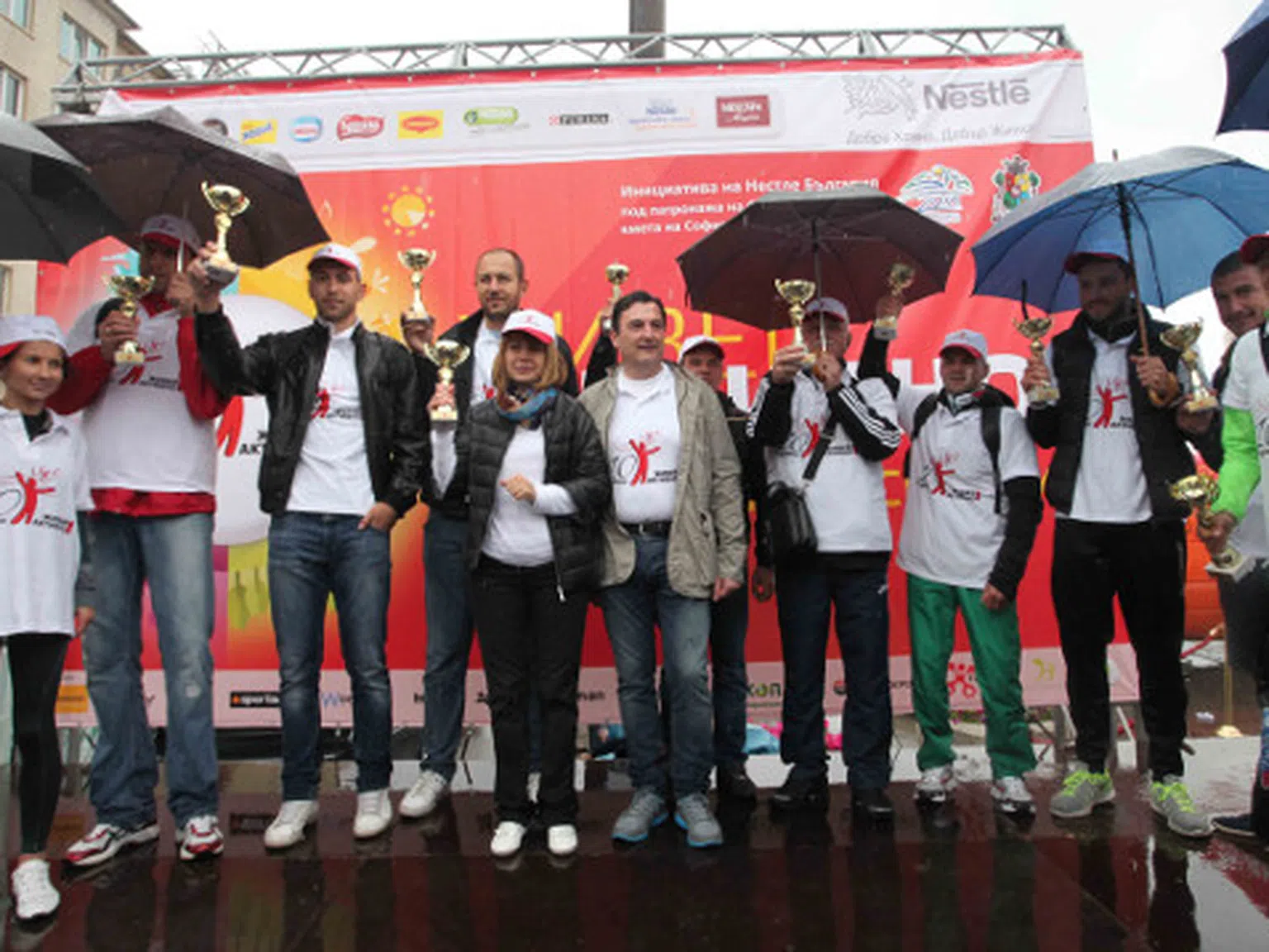 При проливен дъжд в София започна десетото издание на националната кампания ЖИВЕЙ АКТИВНО!