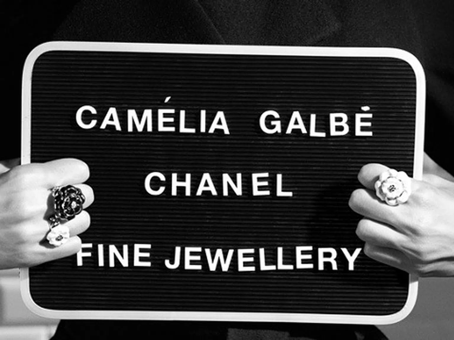 Chanel с нова изящна колекция "Camelia Galbe"