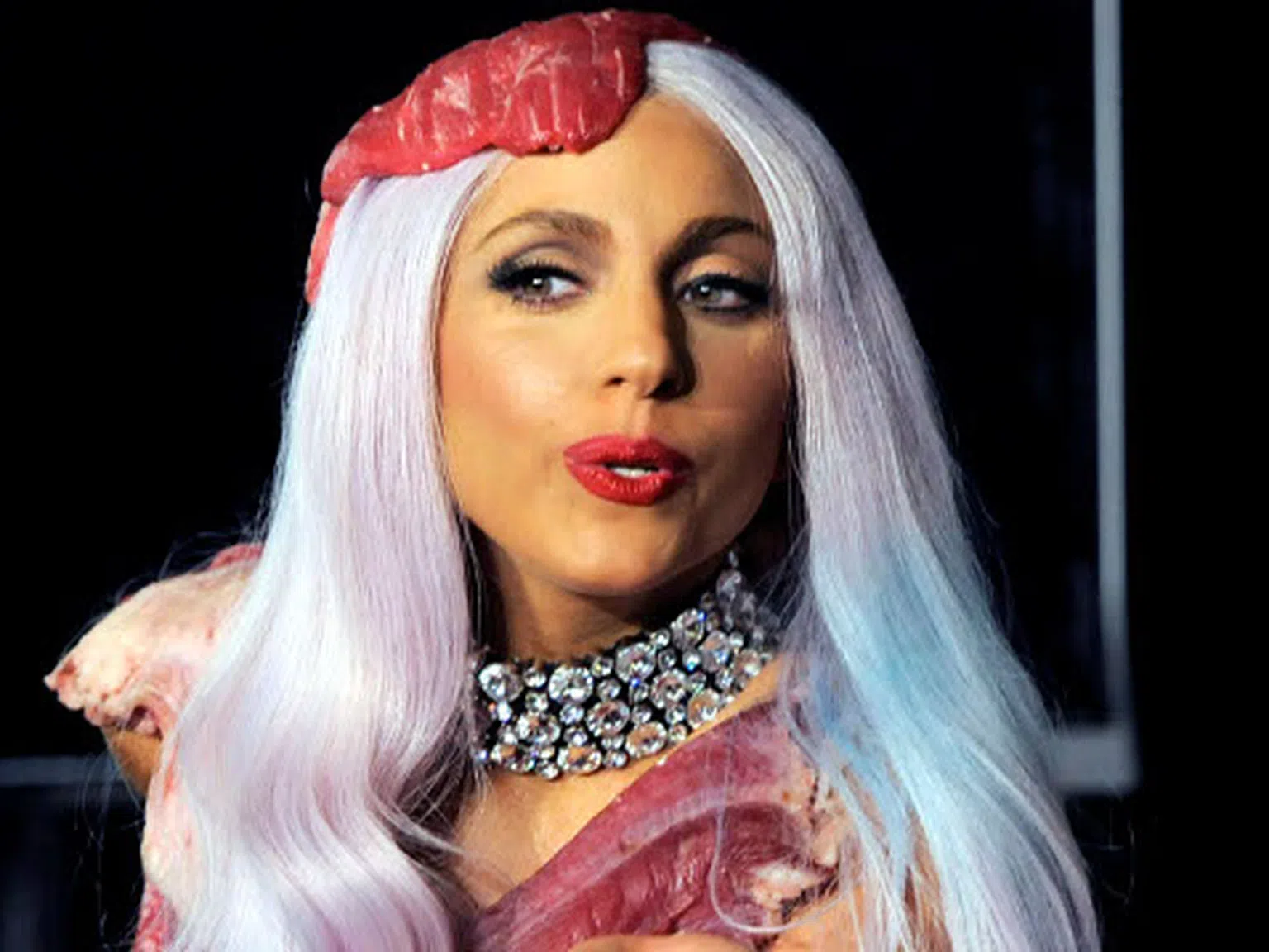 Лейди Гага отново по месо