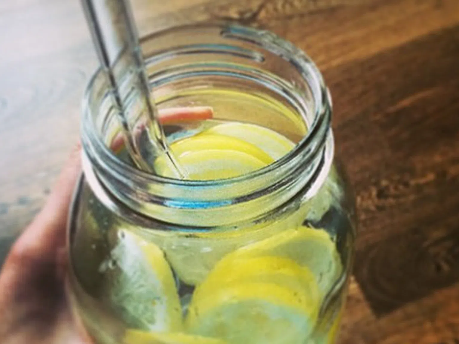 Да отслабнем с лимонова вода