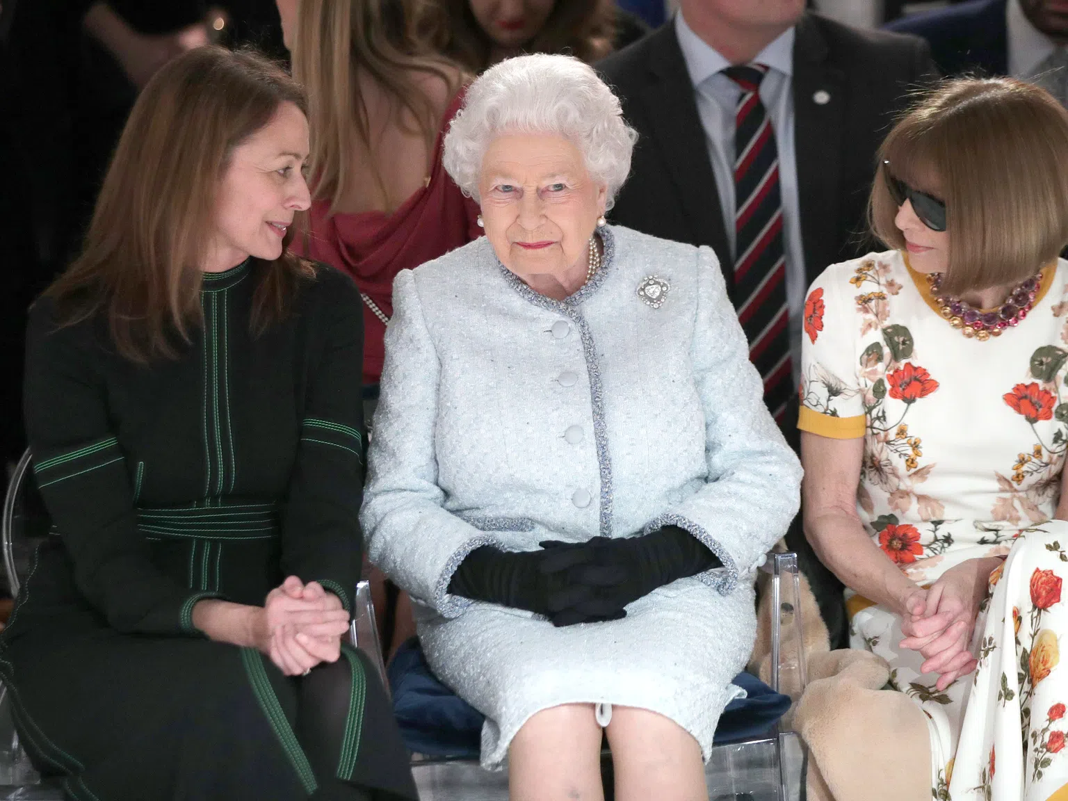 Кралицата за първи път на Седмицата на модата