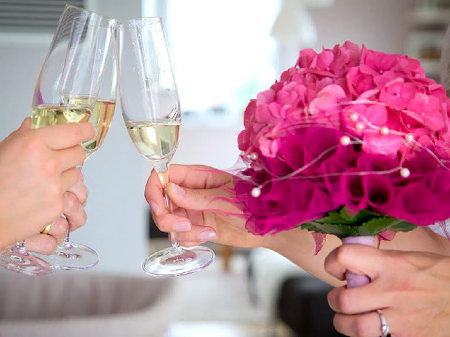 Шампанско, просеко или кава – гид за пенливите вина или как да празнуваме щастието