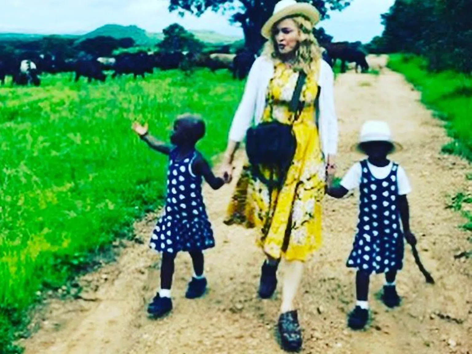 Мадона показа африканчетата, които осинови