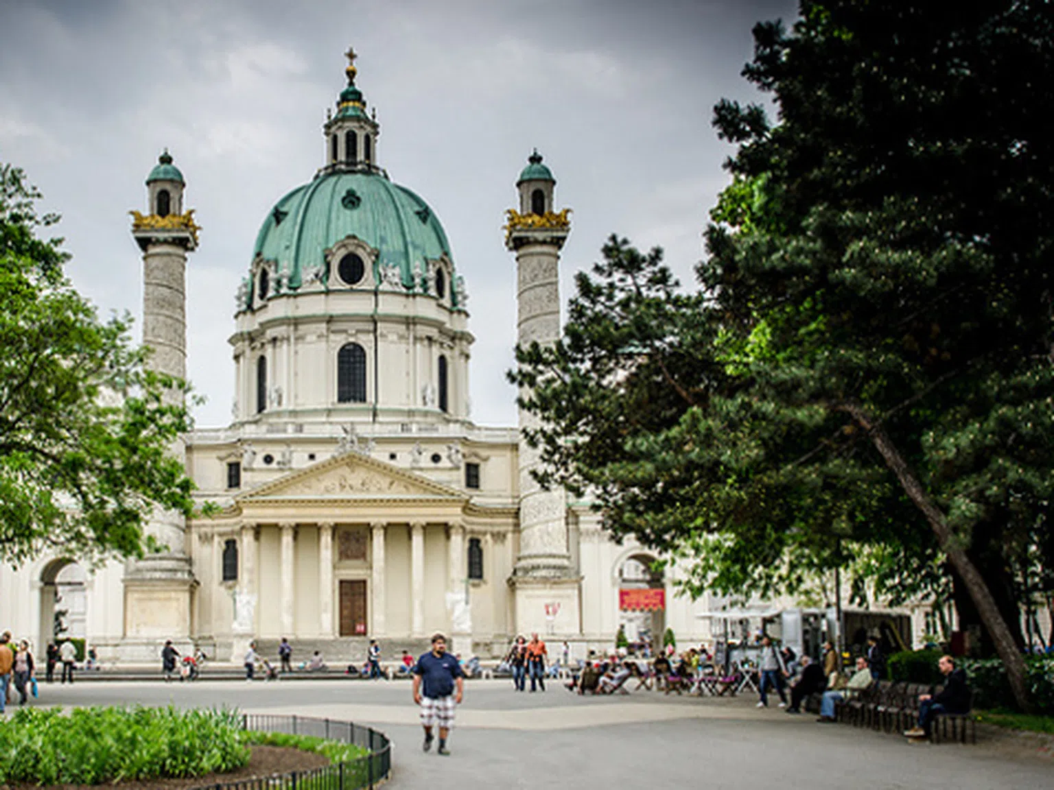 Църквата „Св. Карл“ във Виена, Австрия