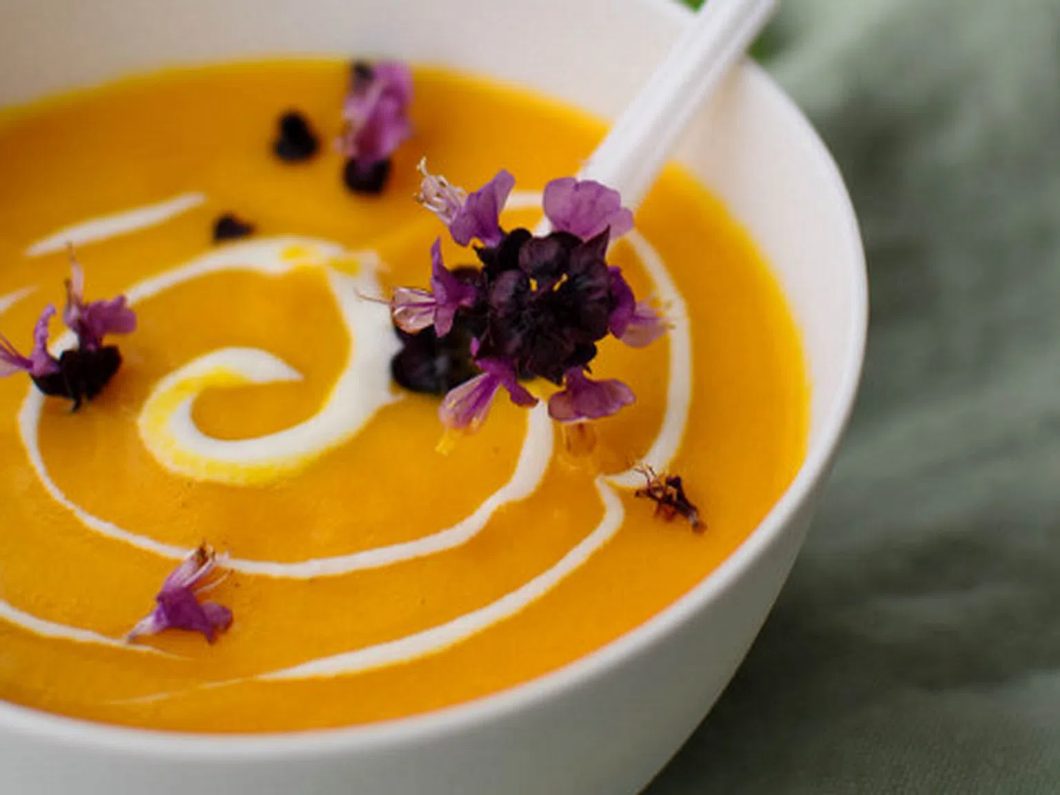 Идеална за студено време: Морковена супичка