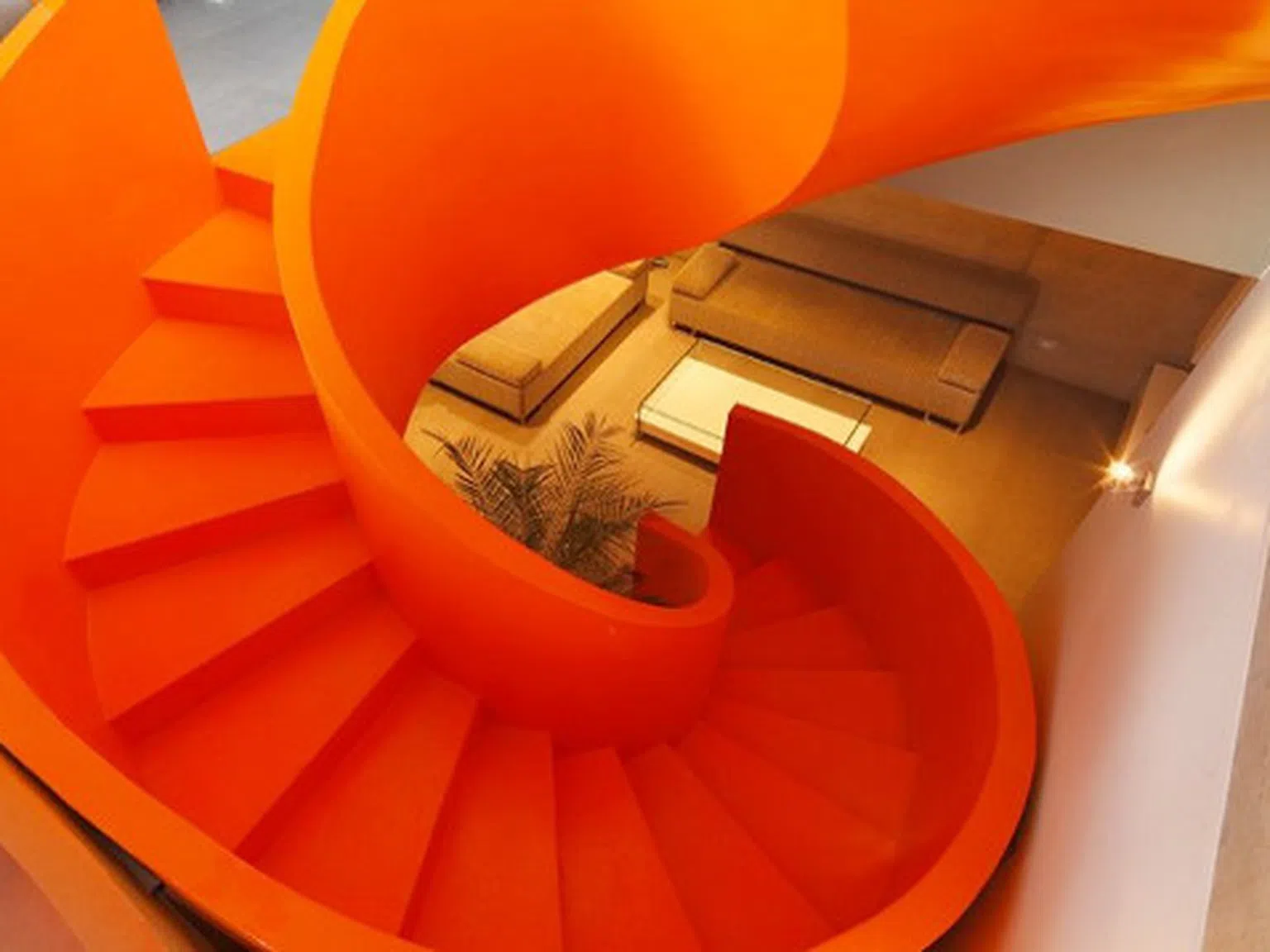 На фокус: Оранжево стълбище