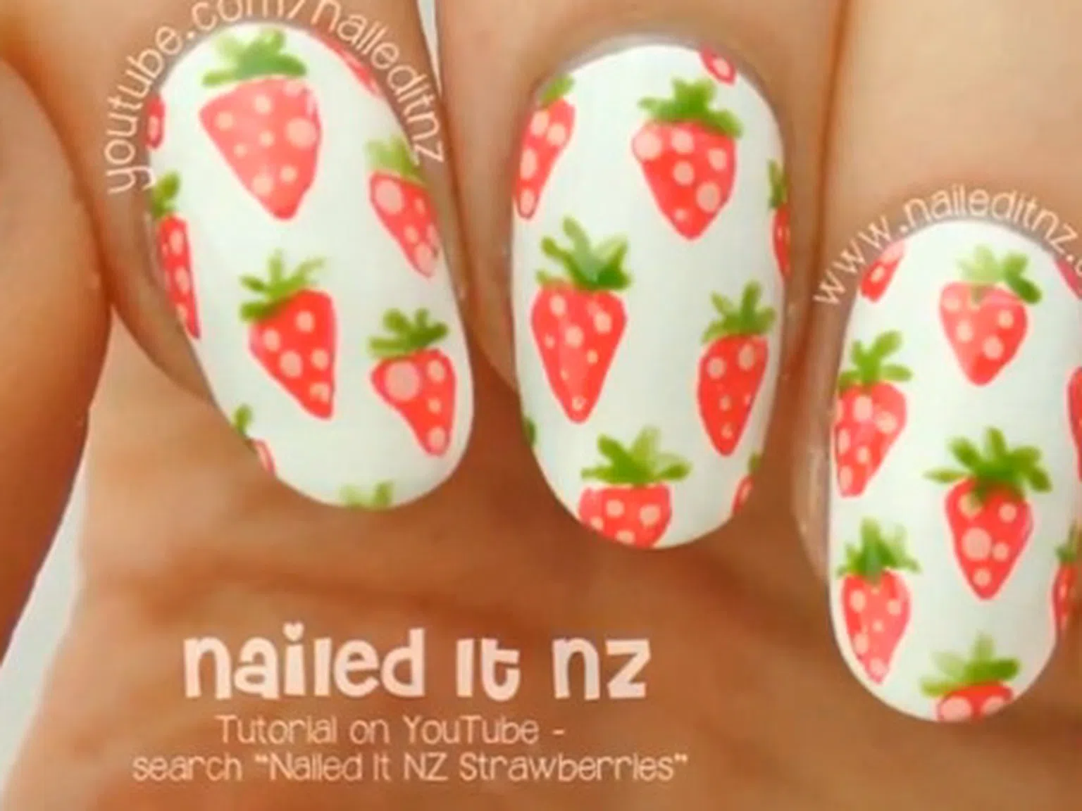 Сладки ягодки върху ноктите (видео)
