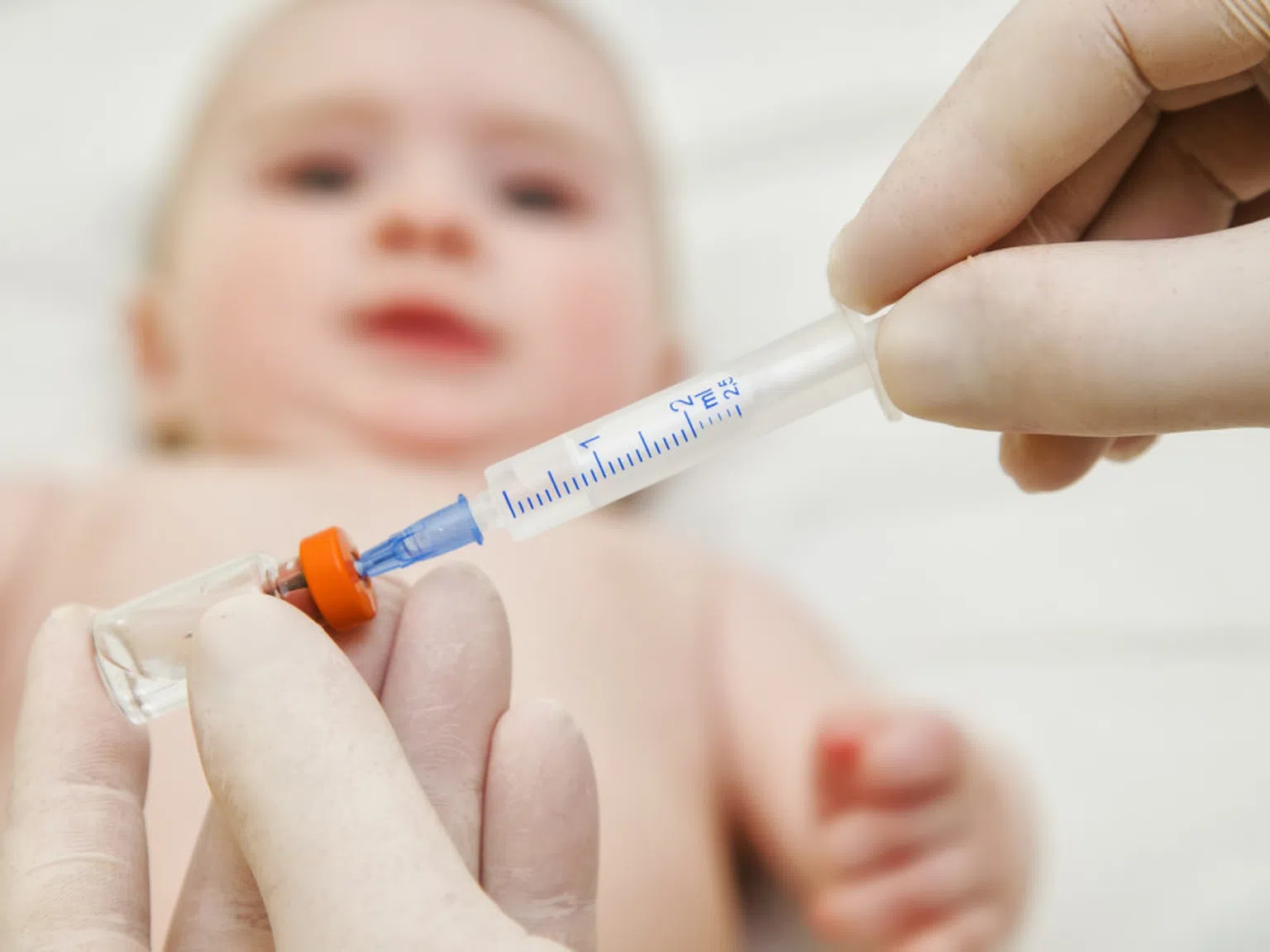 Ваксините - в опасност ли са децата, които не са имунизирани?