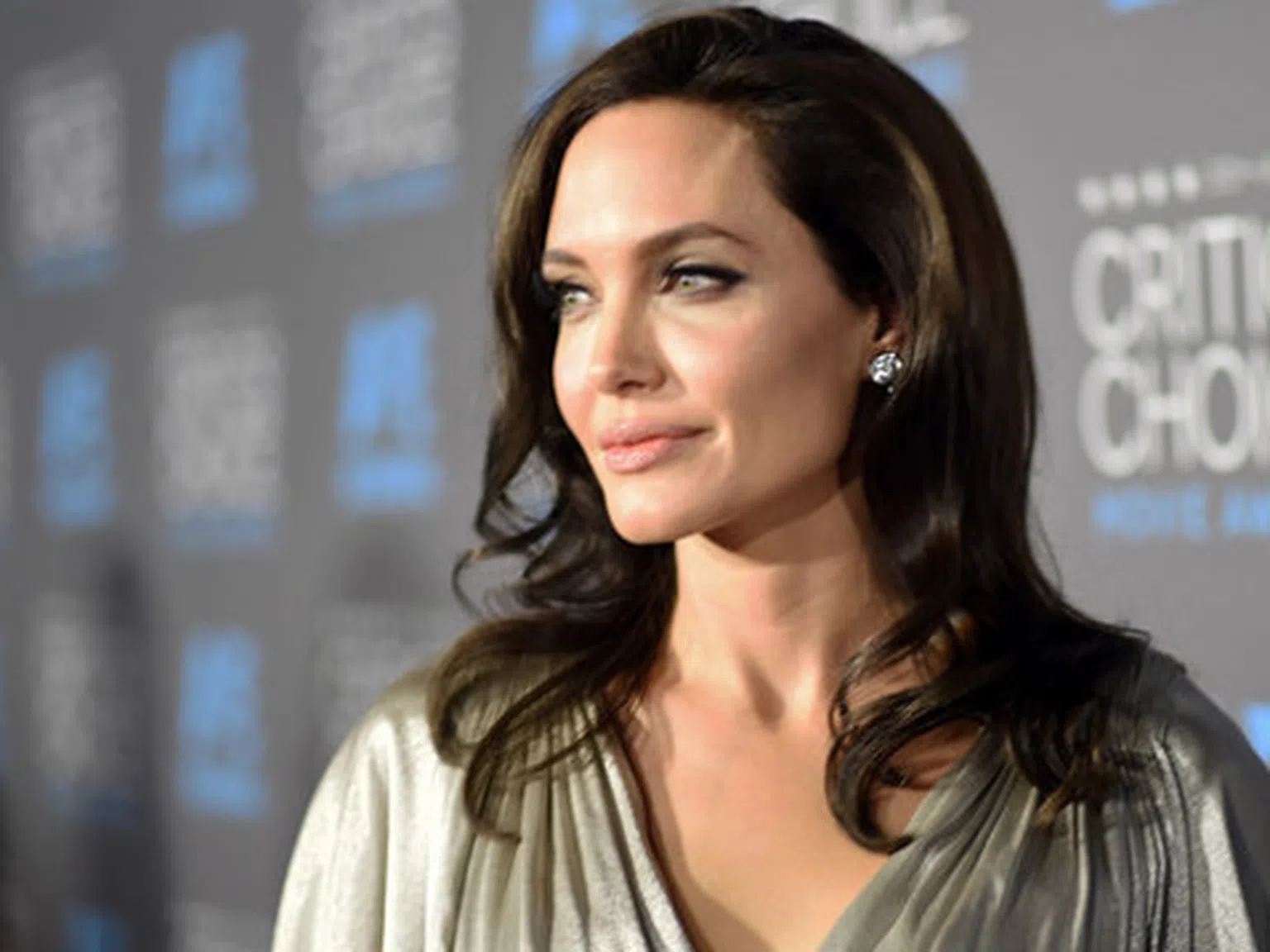 Анджелина Джоли откри Център за жени, мир и сигурност