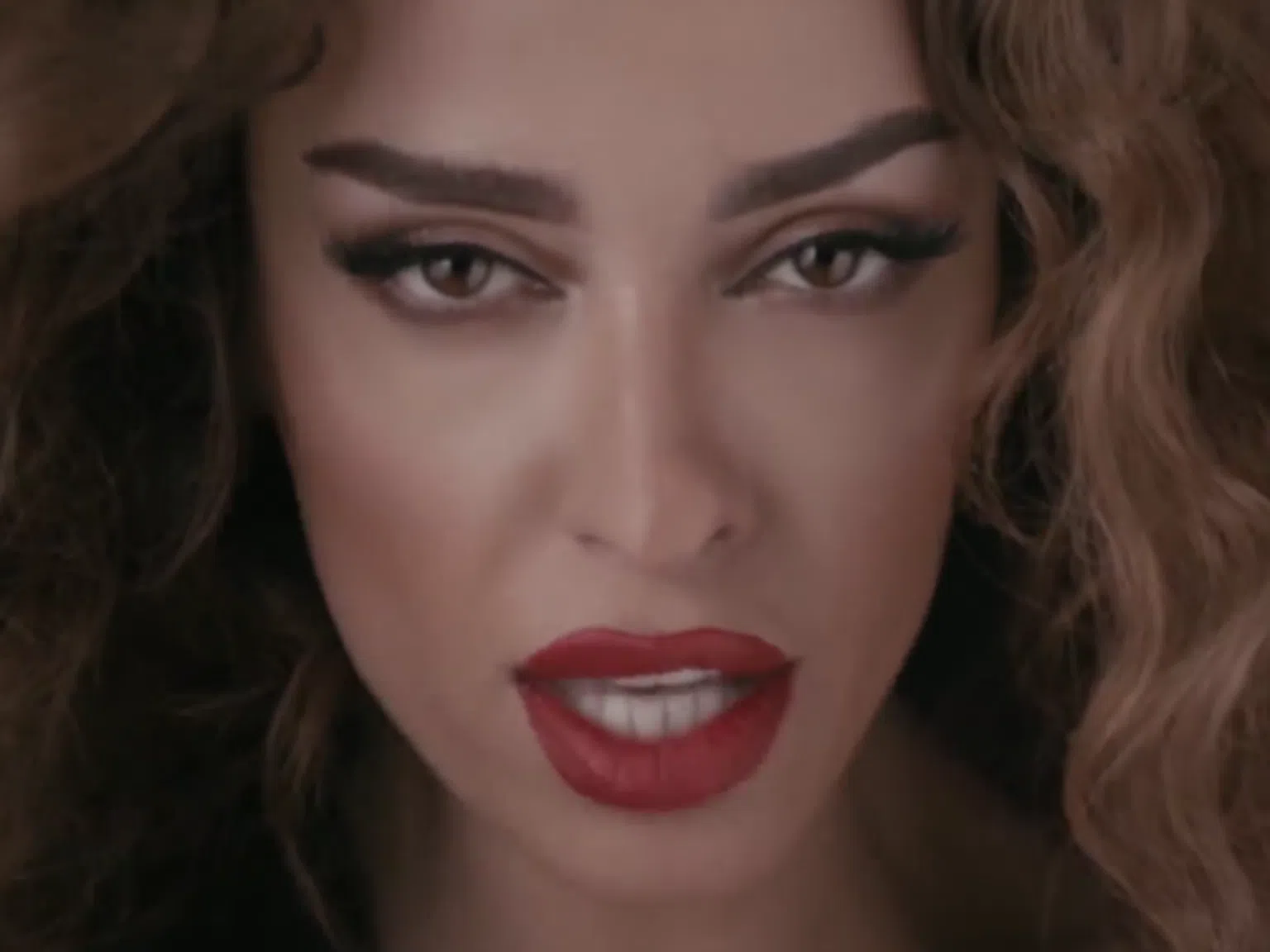 Скандал разтресе „Евровизия“! Кипърка копира хита на Поли Генова (Видео)