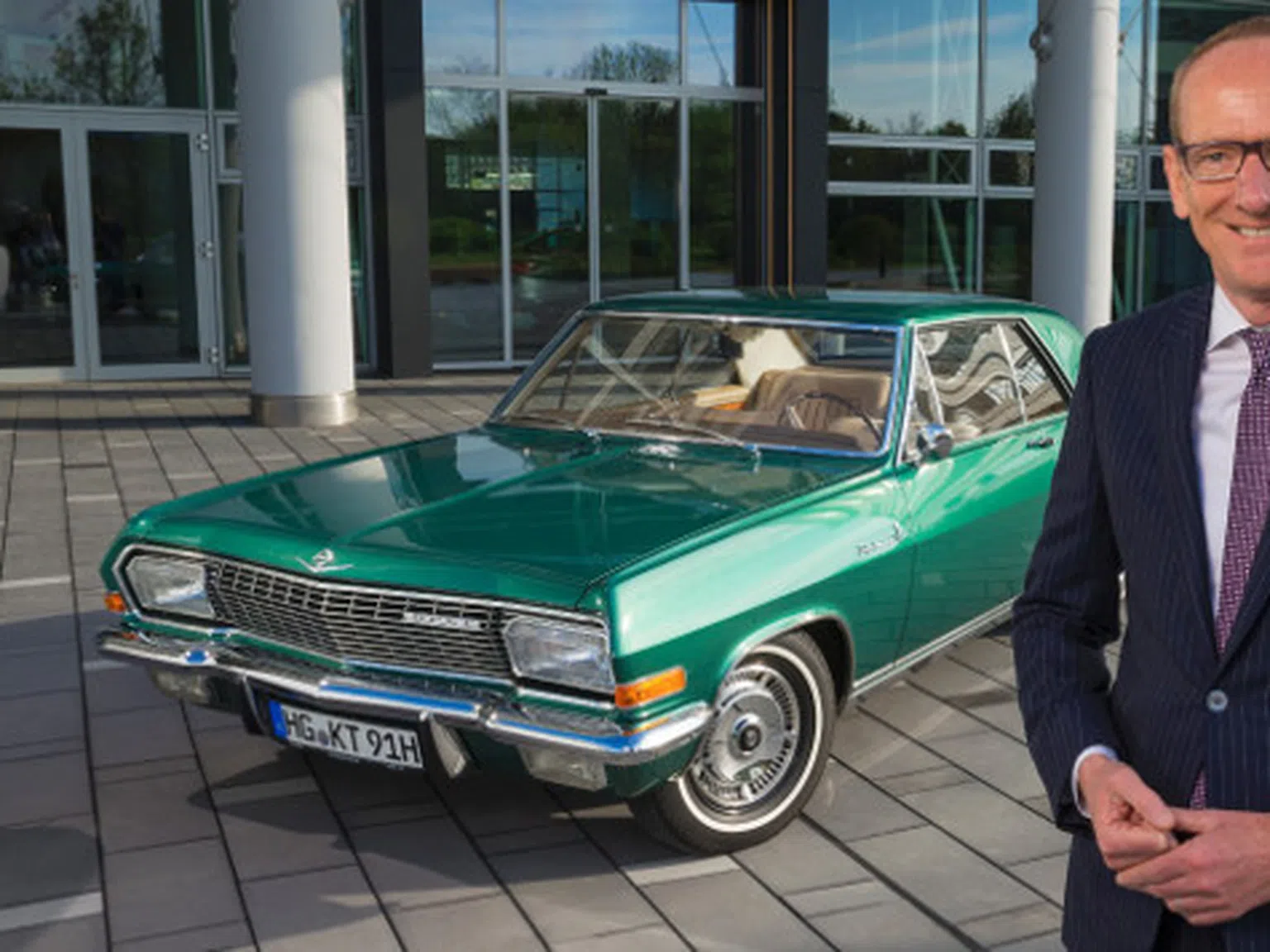Бодензее Класик: Изпълнителният директор на Opel Нойман участва с Diplomat V8 Coupé