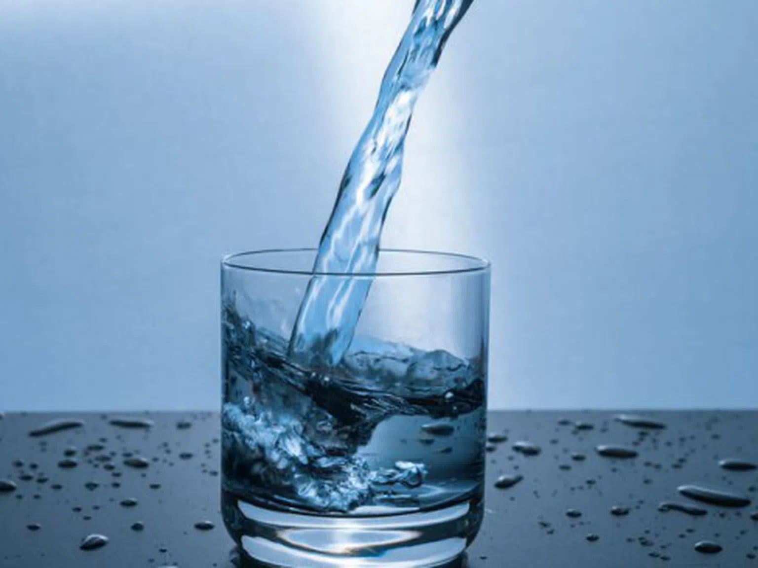 Липсата на достатъчно вода ни прави по-грозни и глупави