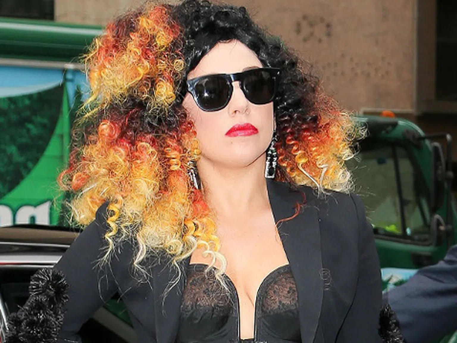 Огнената прическа на Лейди Гага