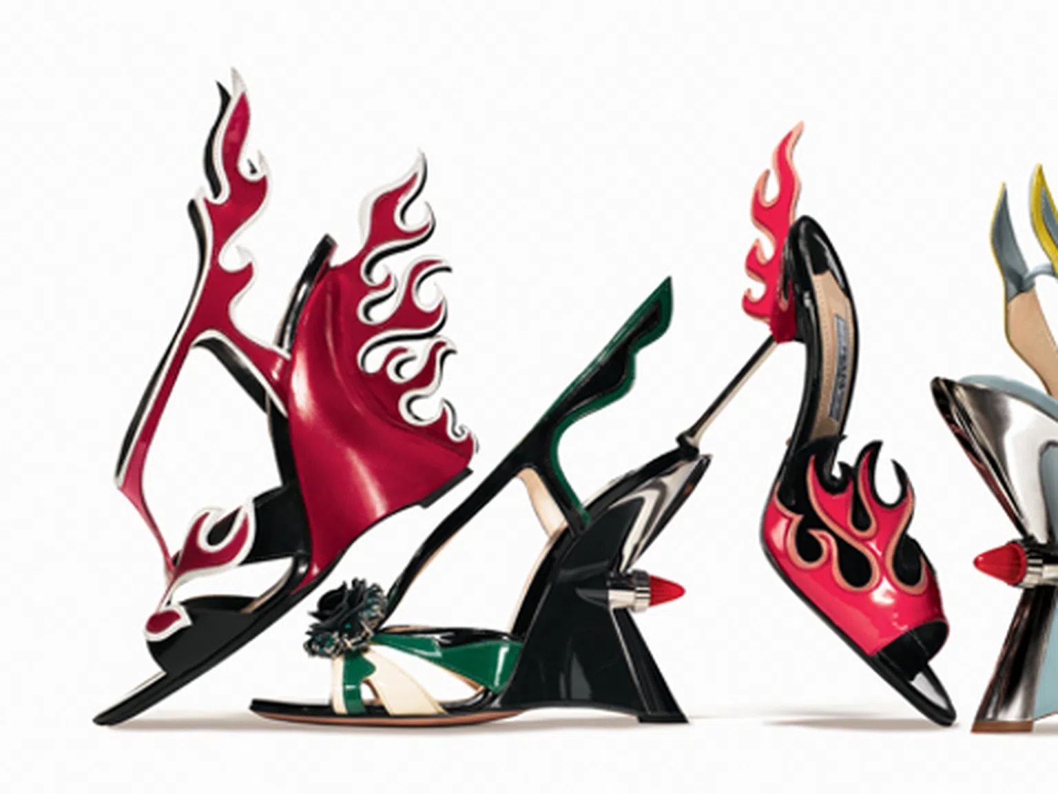 Звездите полудяха по "огнените" обувки на Prada