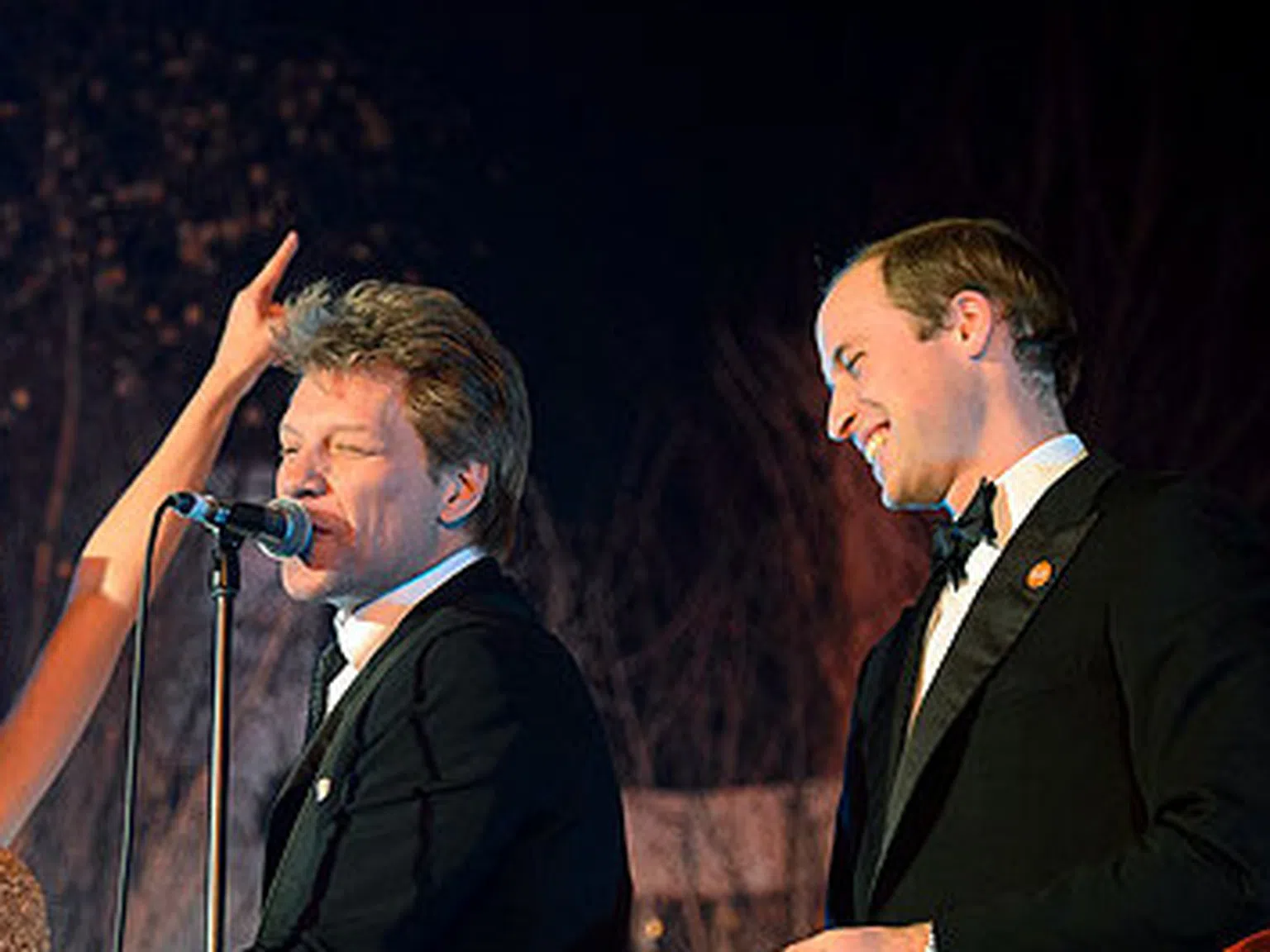 Любопитно клипче: Принц Уилям пя с Бон Джоуви и Тейлър Суифт