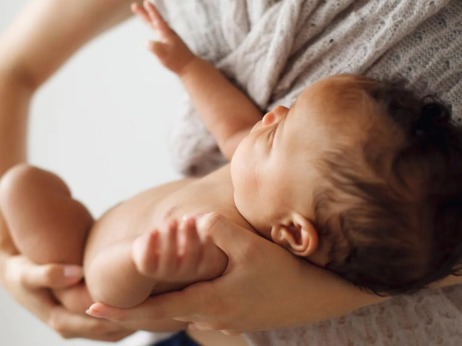 Уникален начин да успокоим бебето за 1 минута (Видео)