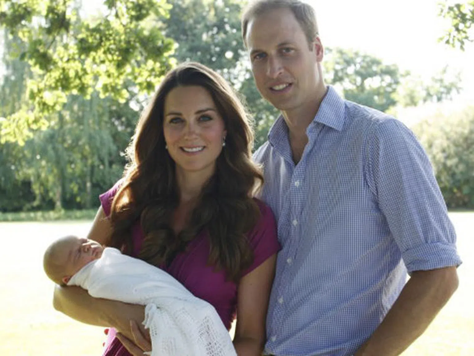 Първи официални снимки на кралското бебе