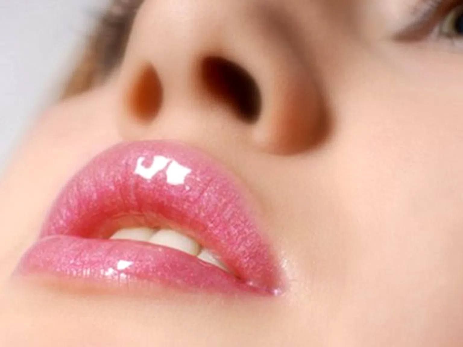 7 причини за напукване на устните