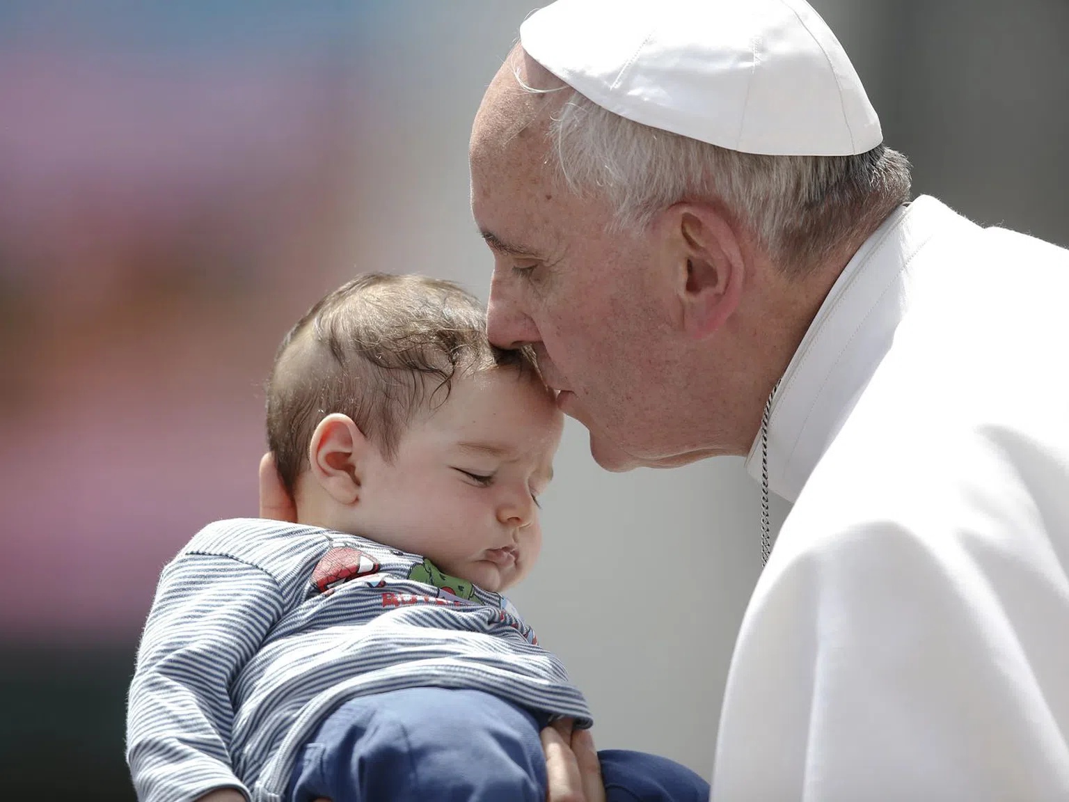 Папа Франциск насърчи кърменето в църква