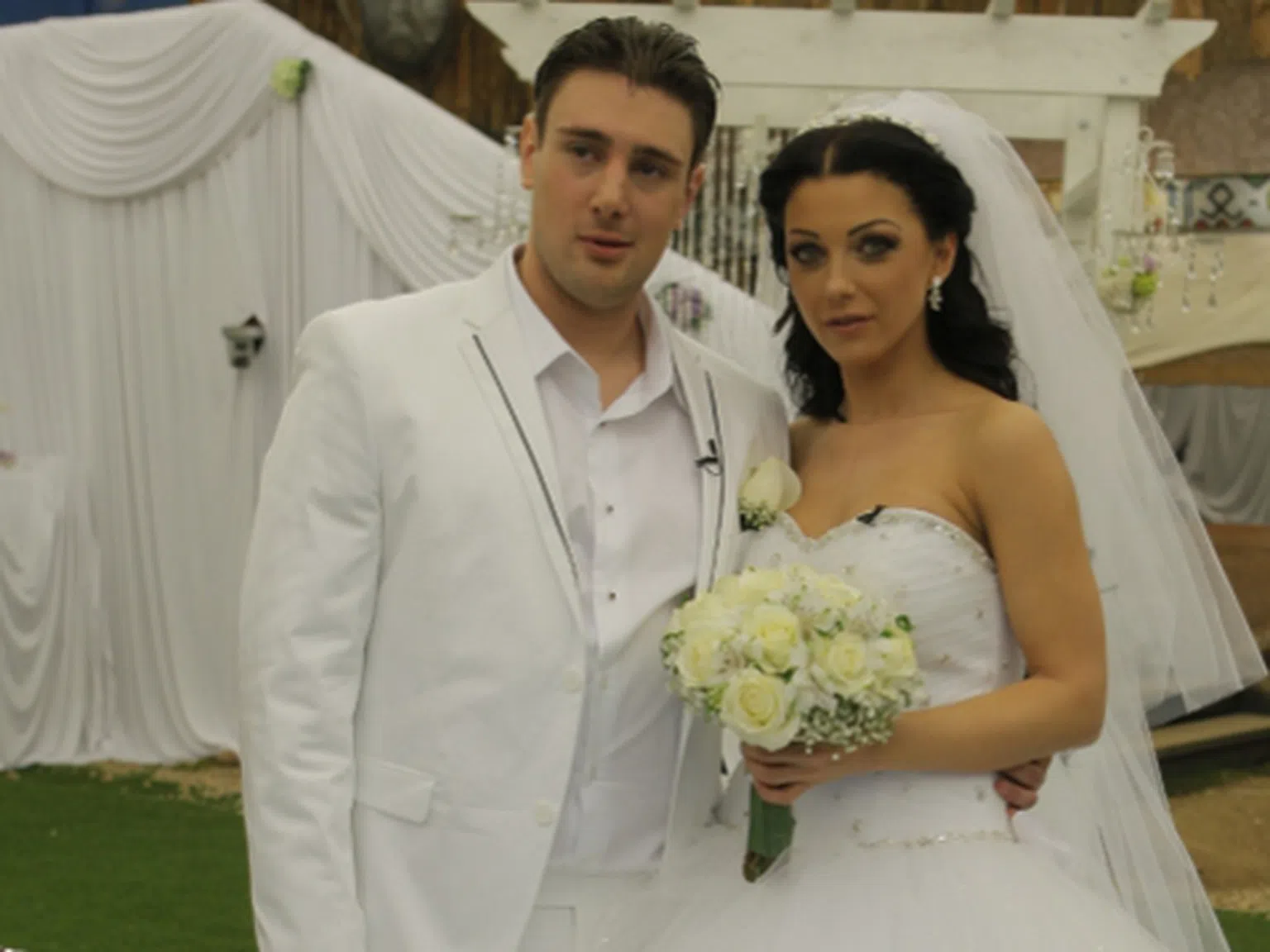 Емануела се омъжи в "Къртицата" (снимки)
