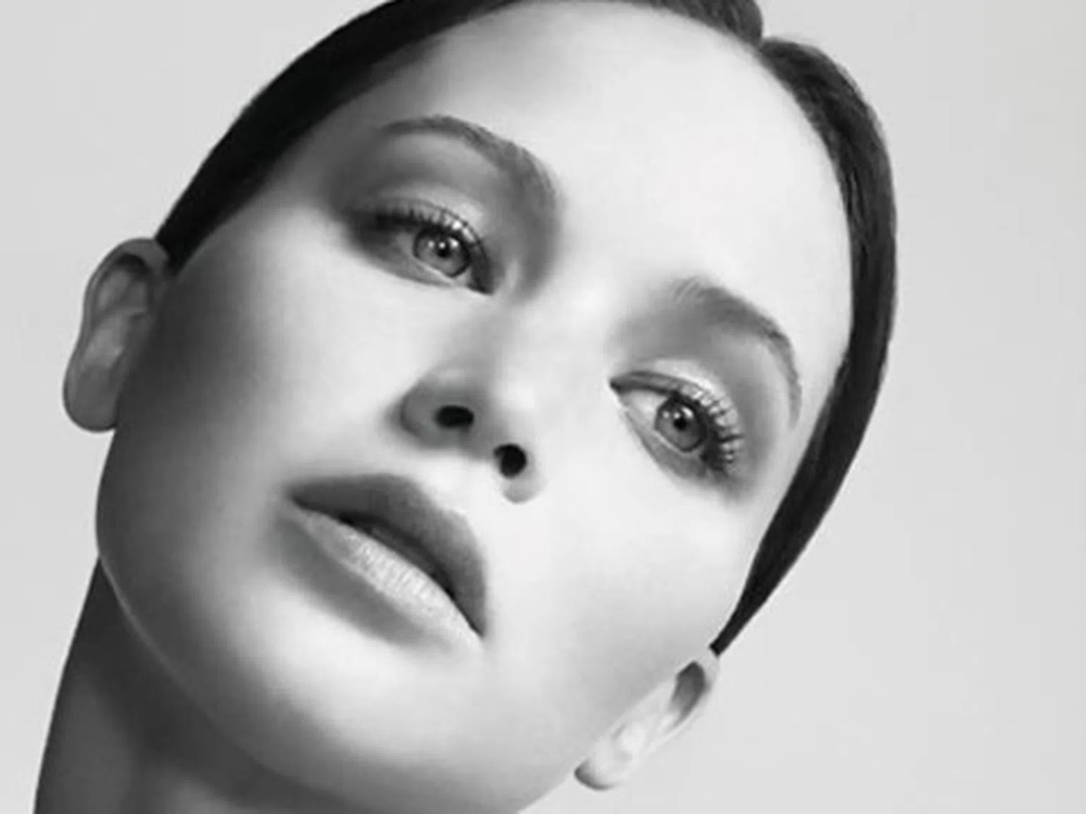 Дженифър Лорънс без грим в рекламите за Dior
