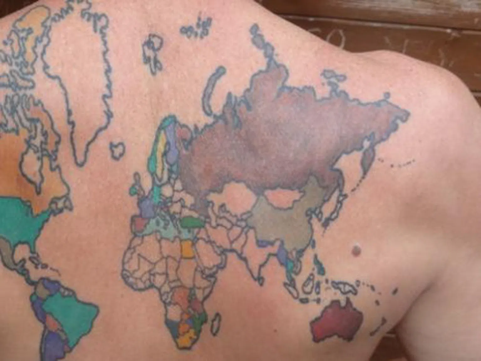 Да си татуираш картата на света върху гърба!