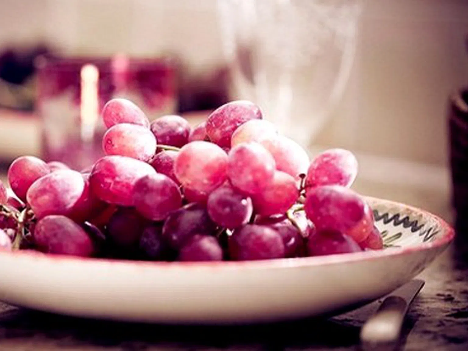 Червено вино и грозде срещу затлъстяване