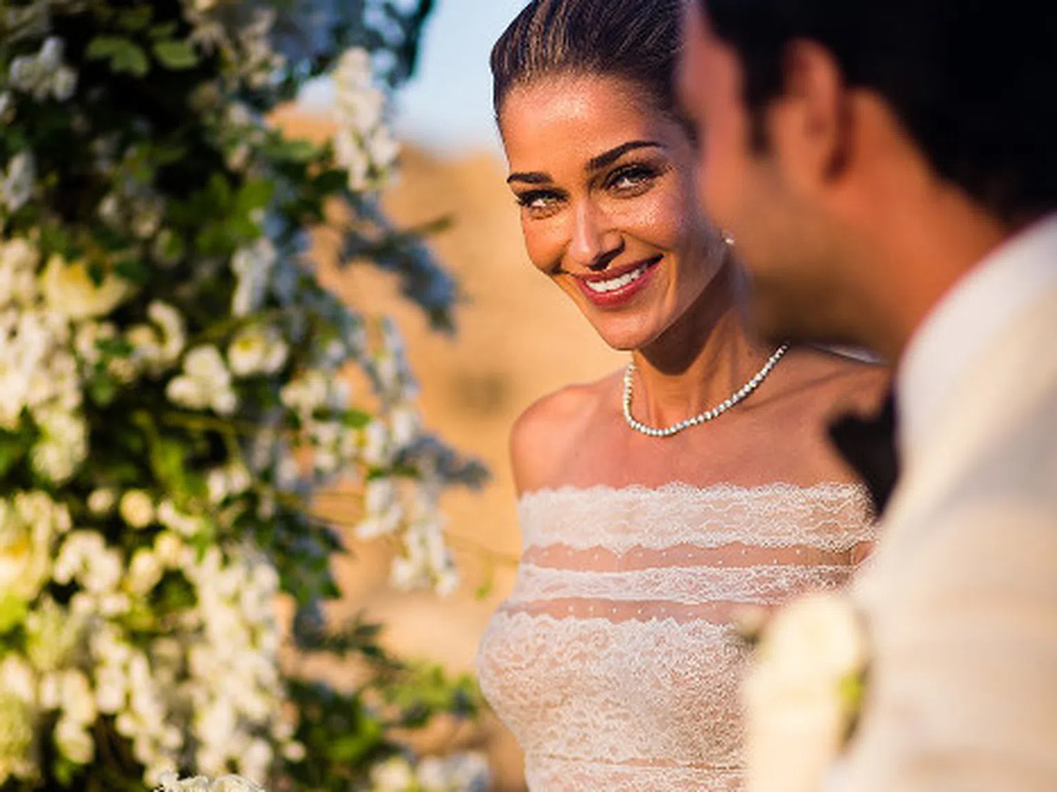Романтичната гръцка сватба на един модел на Victoria's Secret