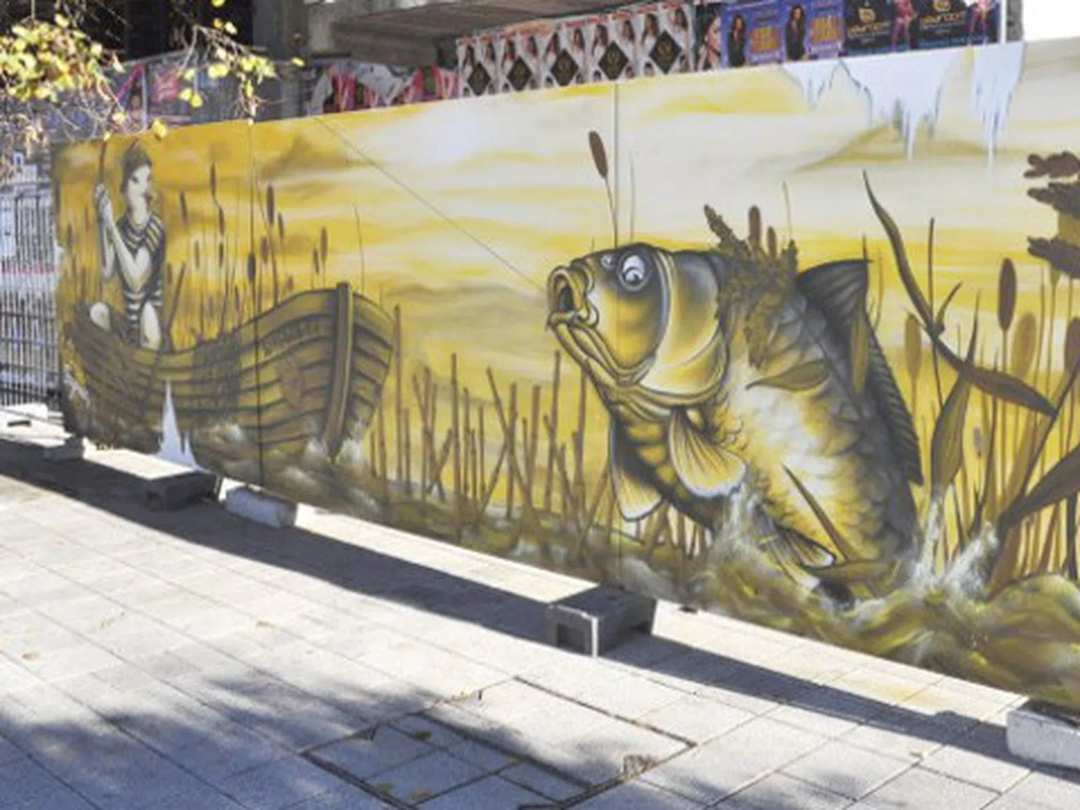 Таланти изрисуваха 8-метрова стена до бургаската общината