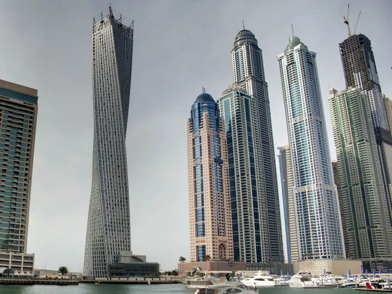 Вижте я: Най-високата спираловидна сграда в света