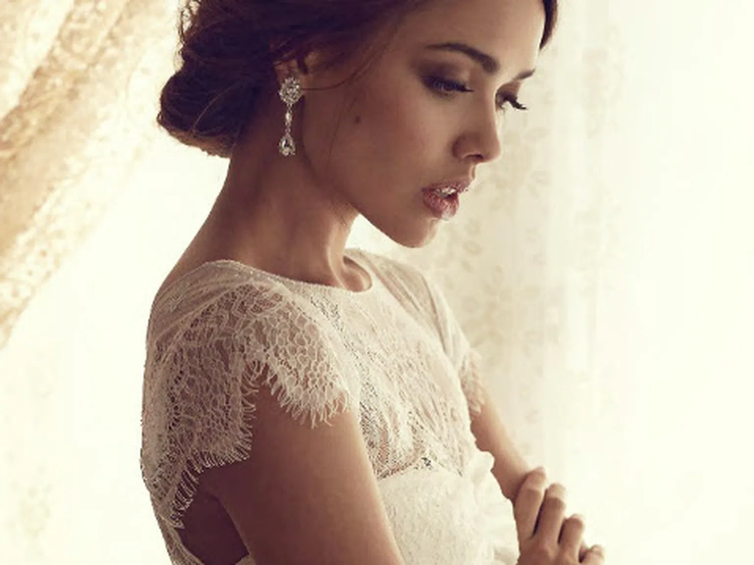 Anna Campbell и нейната дефиниция за красива сватбена рокля