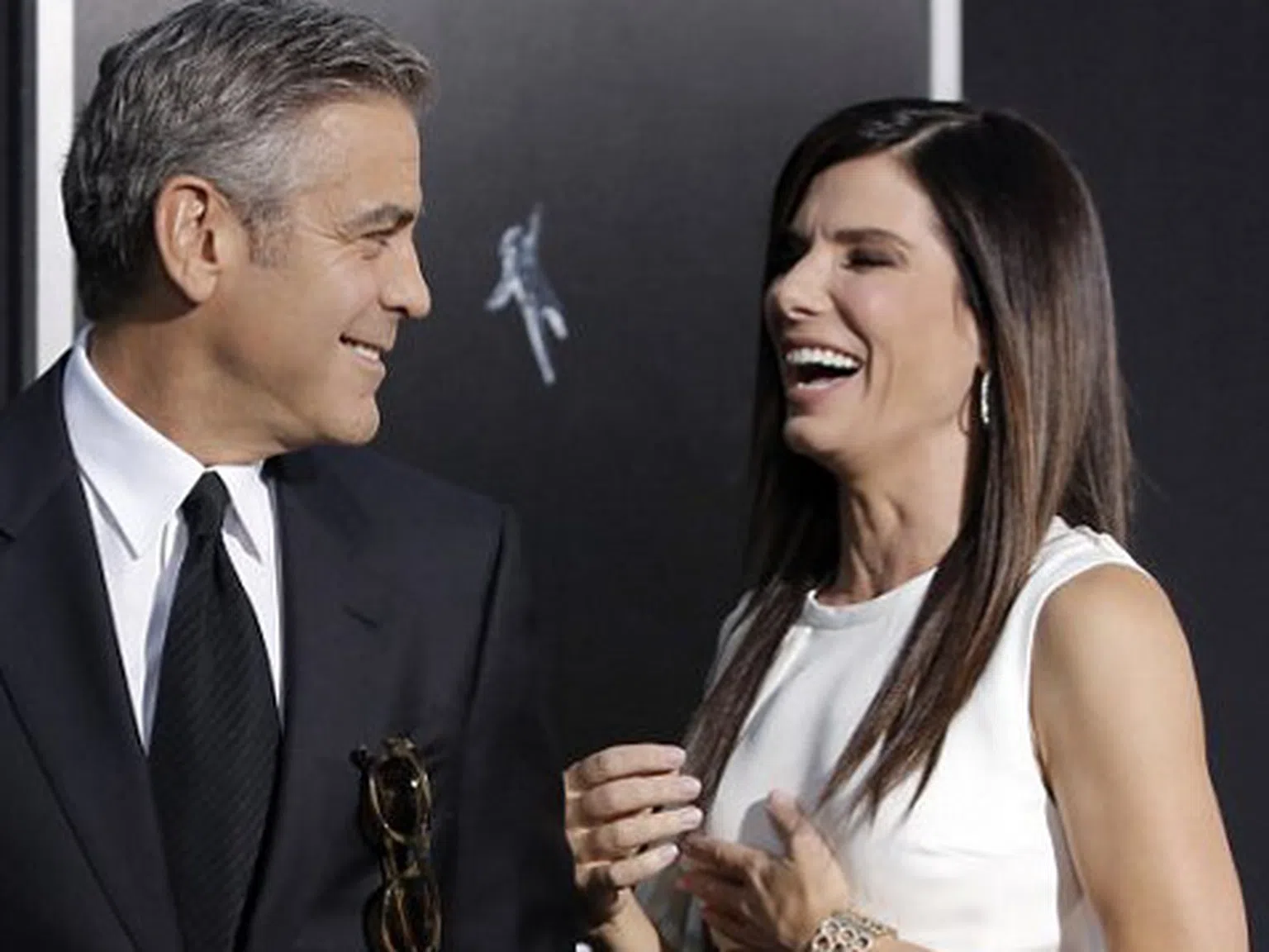 Джордж Клуни и Сандра Бълок се борят с гравитацията