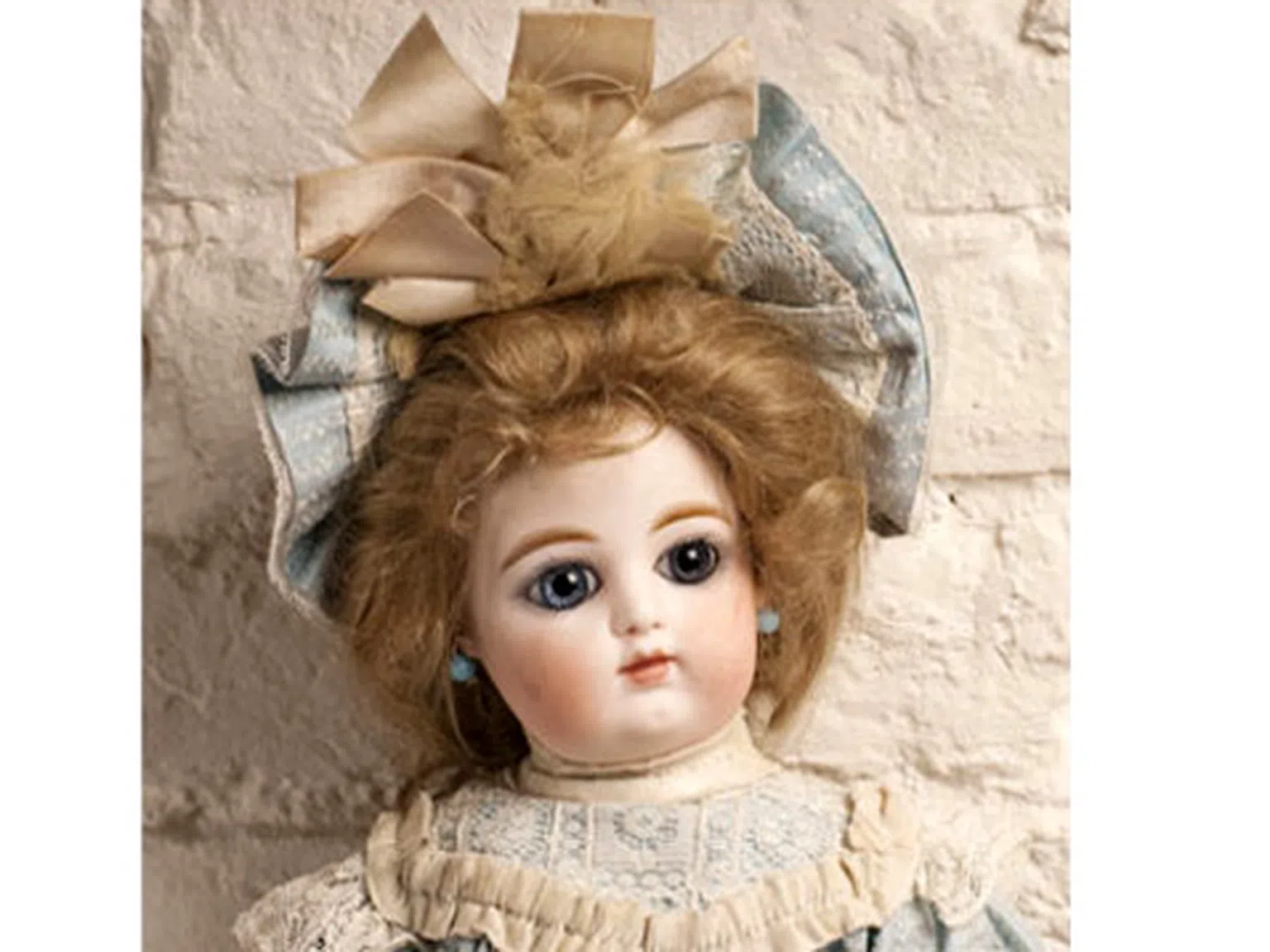 Рядка кукла бе продадена на търг за 244 000 паунда