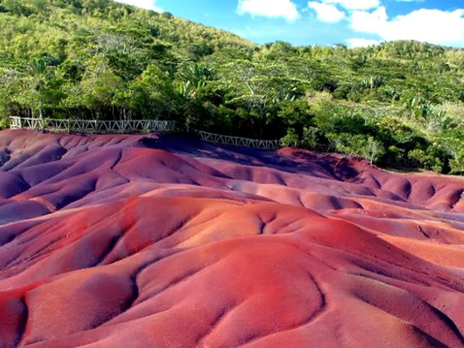 Шамарел: Най-цветните пясъчни дюни