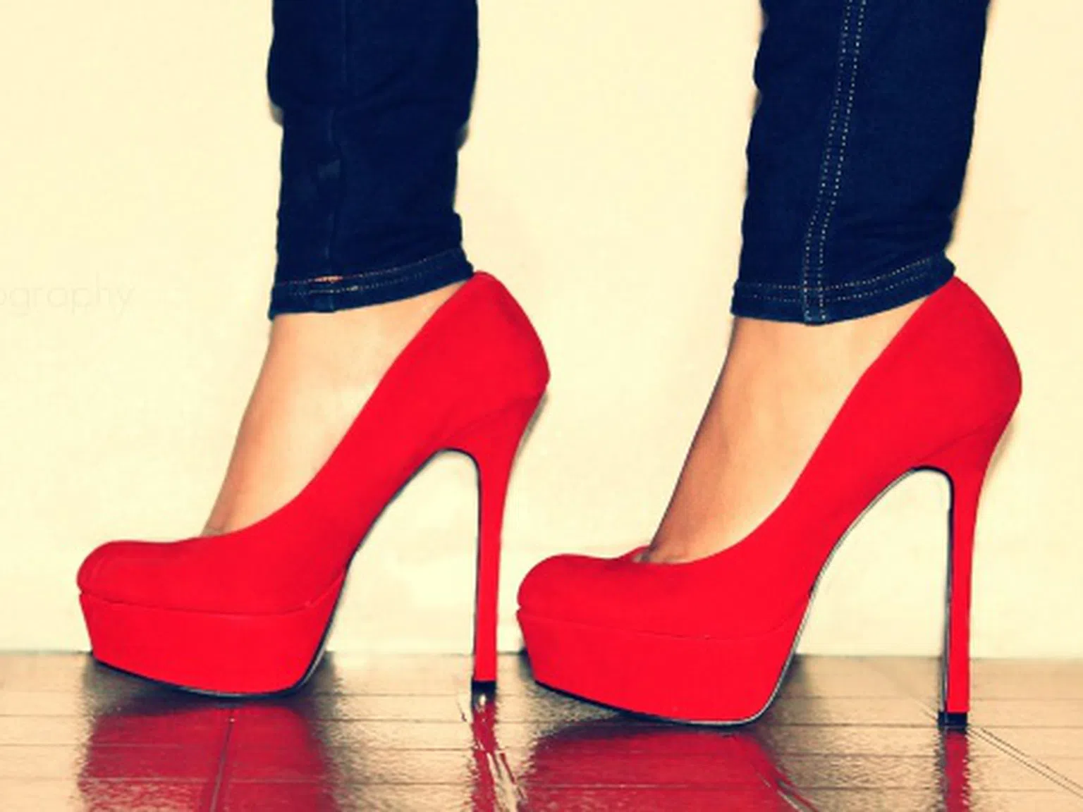 Троп-троп с червените обувки