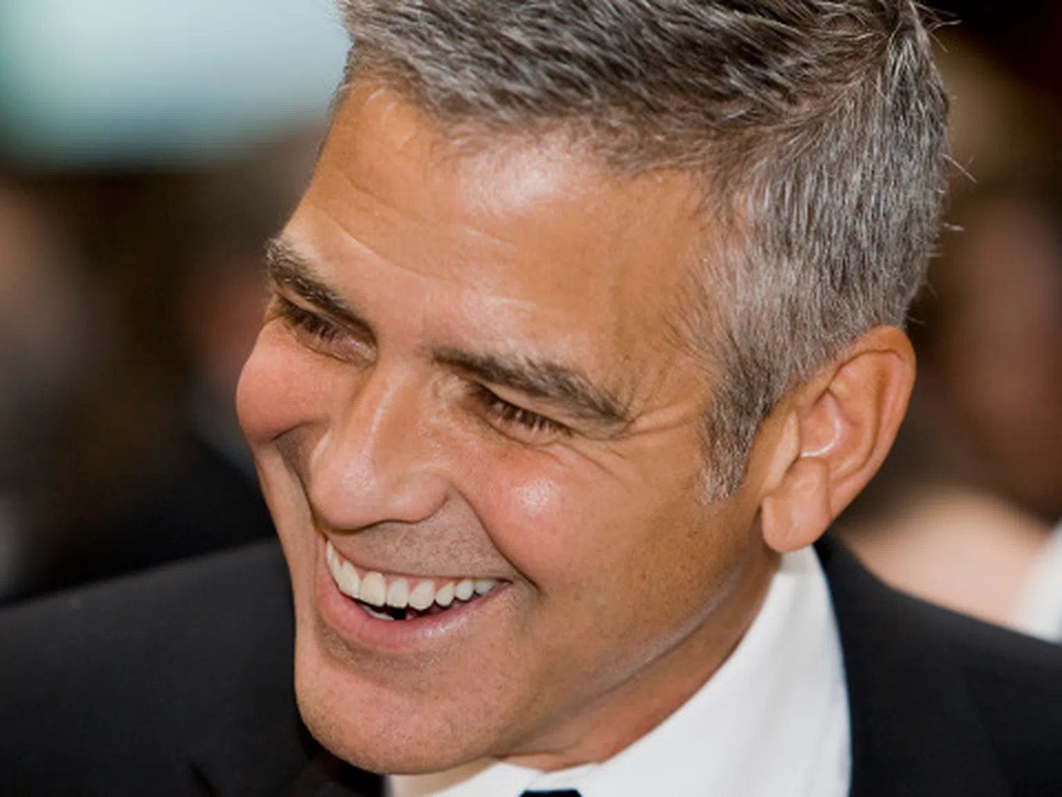 Клуни продуцира филм със Стрийп и Робъртс