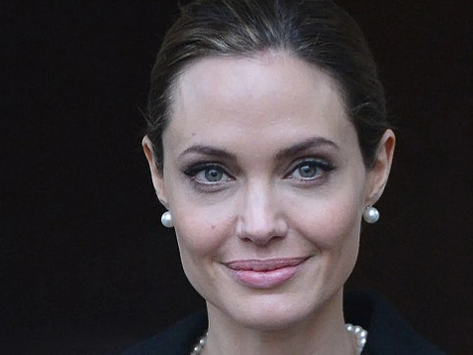 Анджелина Джоли стряска с външния си вид