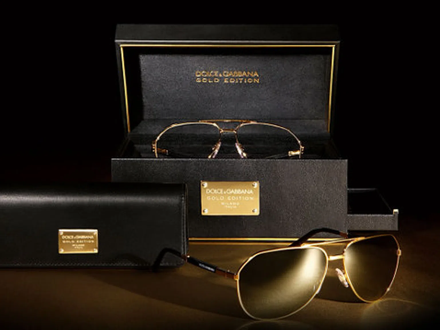 Златни очила от Dolce&Gabbana