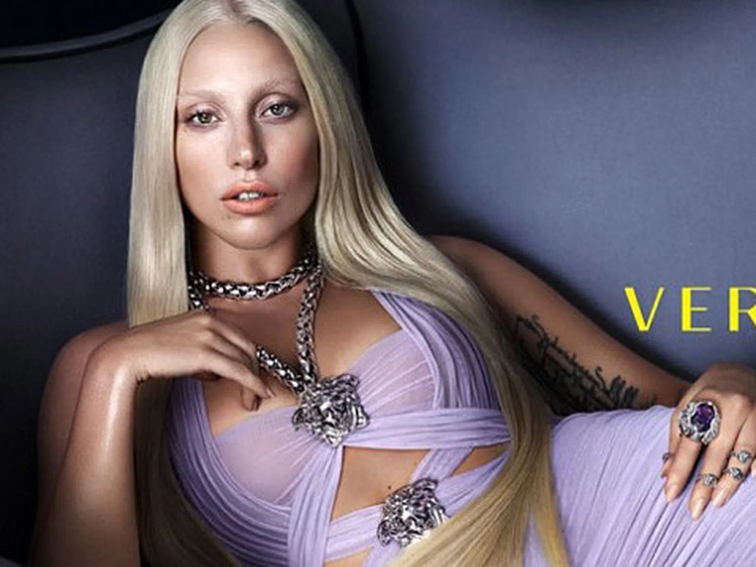 Лейди Гага e семпла в рекламна кампания на Versace