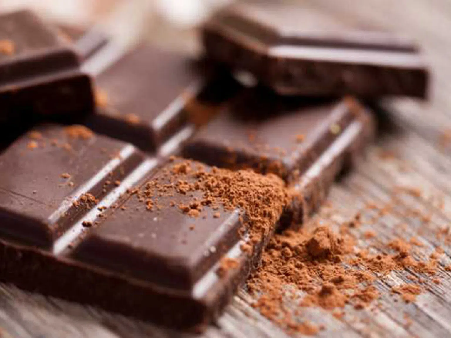 Полезен и тооооолкова сладък – шоколадът!