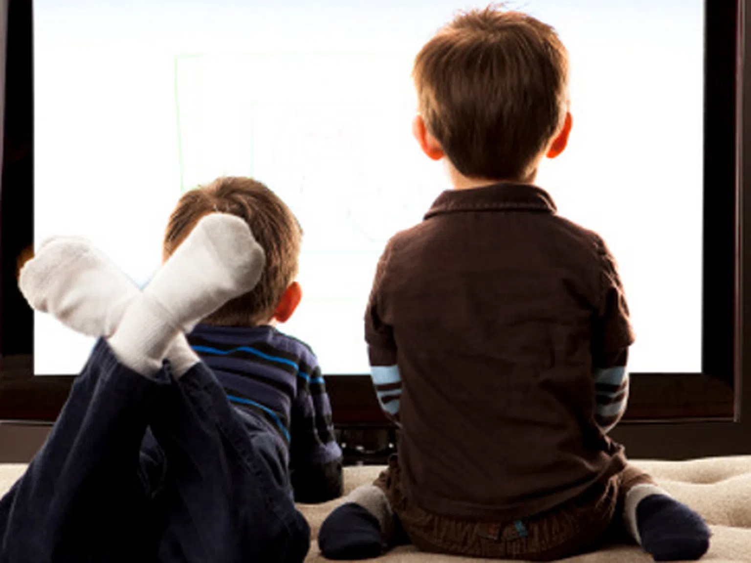 Деца под 2 години да не гледат телевизия дълго