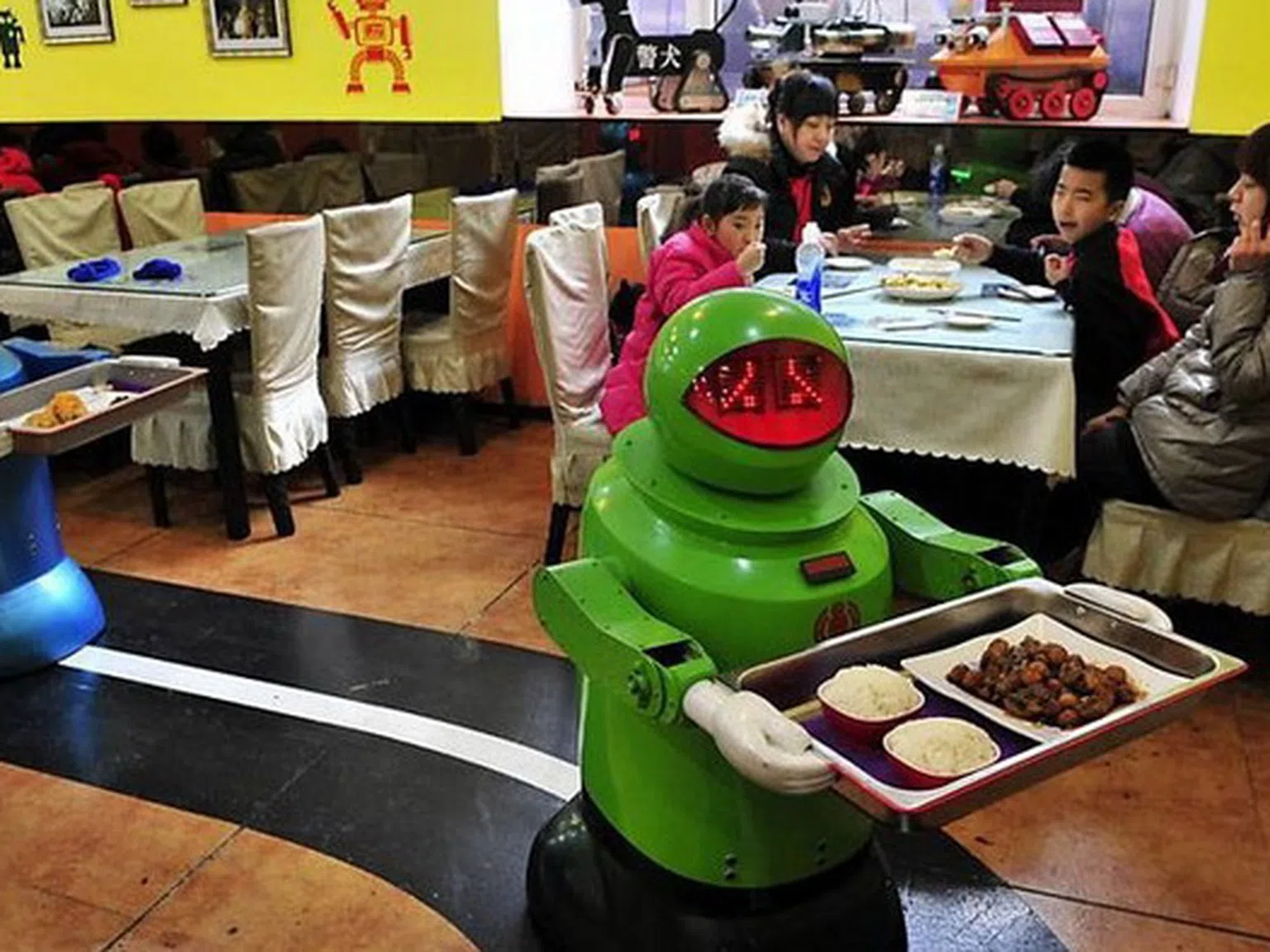 Страхотна хрумка: Ресторантът на роботите