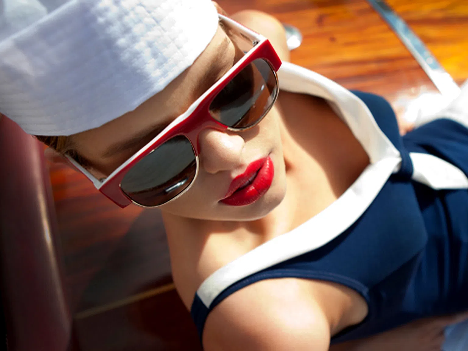 Летен хит: Слънчеви очила с цветни рамки