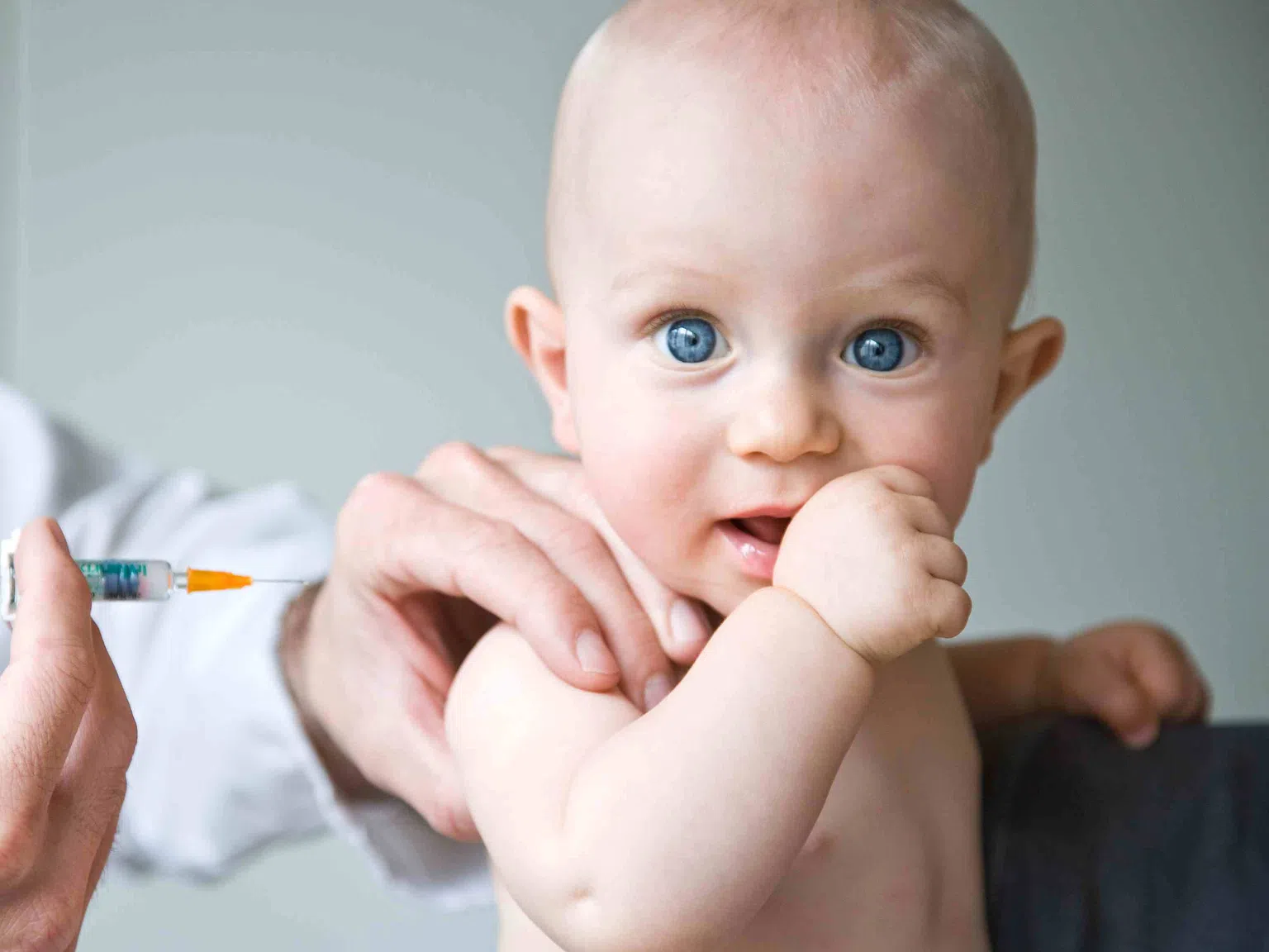 Отказът от ваксина ли доведе до бум на морбили?