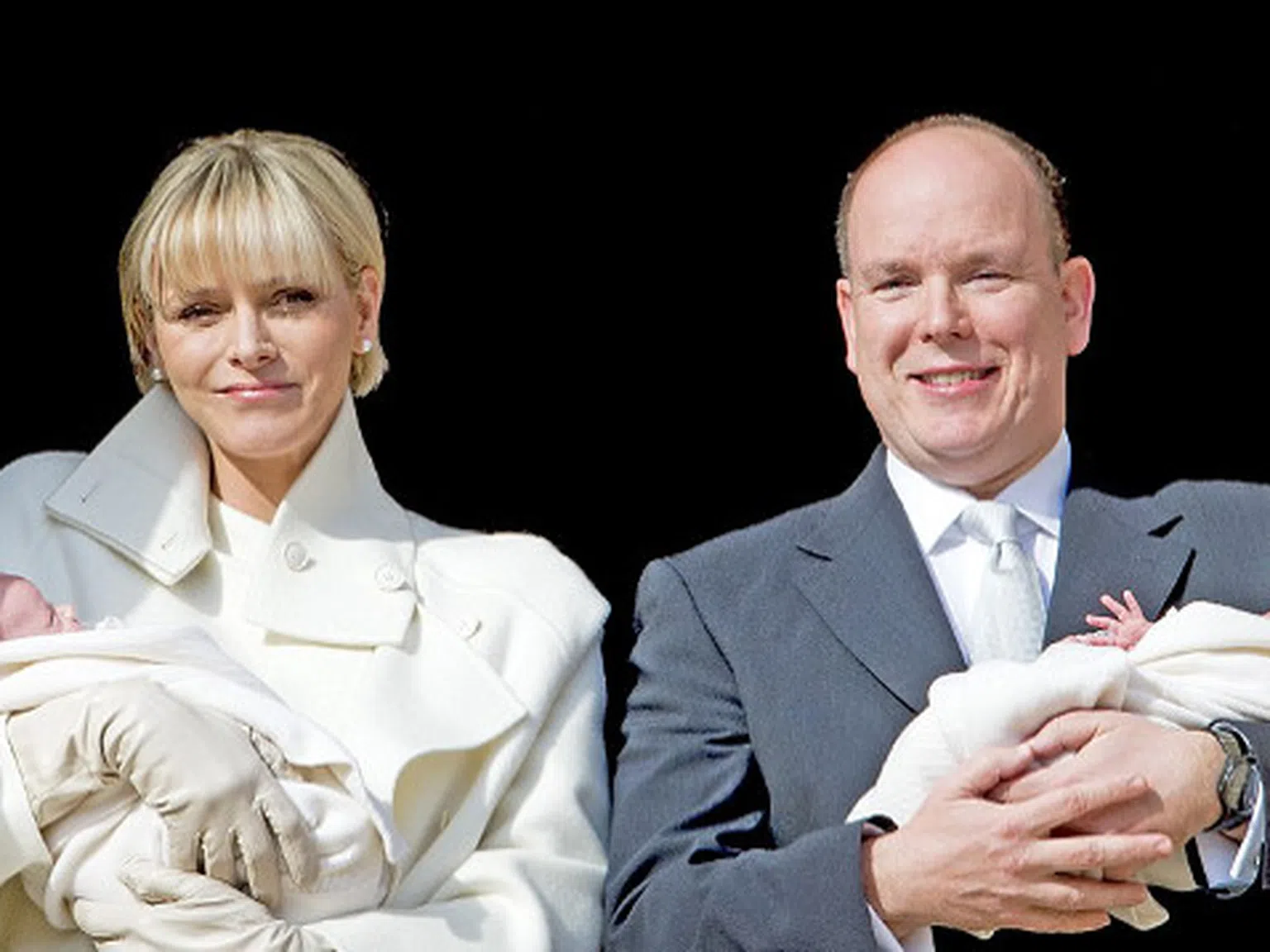 Вижте близнаците на принц Алберт и принцеса Шарлен