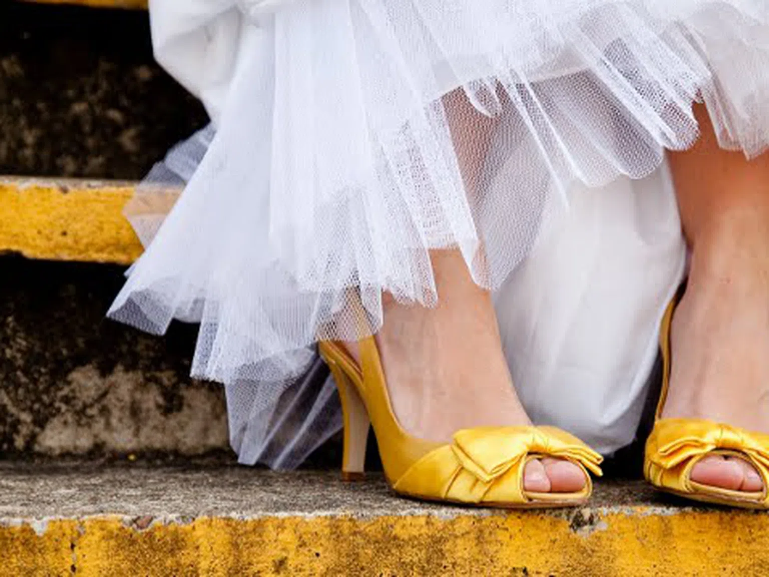 Есенна сватба – жълти обувки