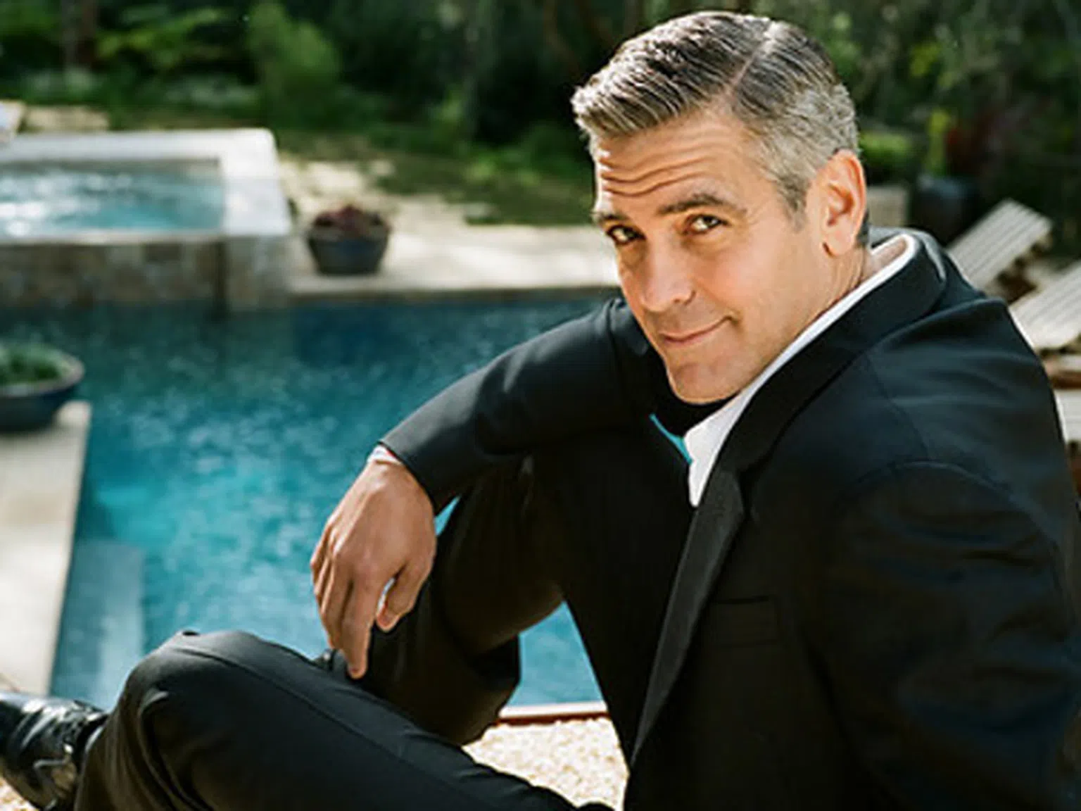 Кучето на Джордж Клуни на спа и фризьор