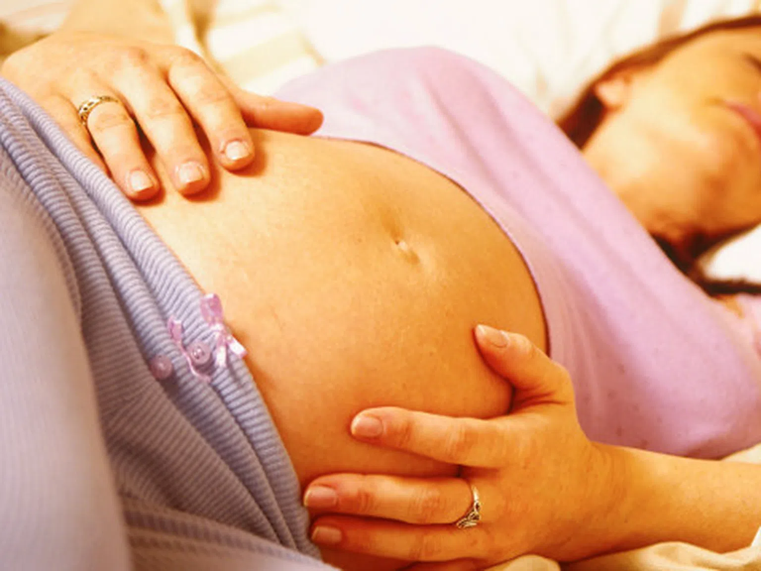 Съвети за по-спокоен сън през бременността